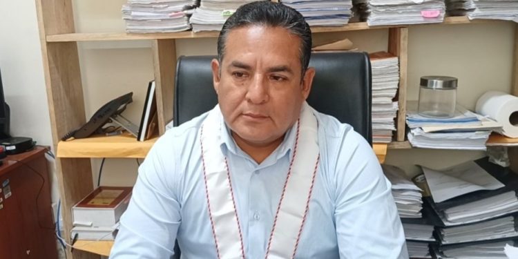 Fiscalía explica por qué agresor de policía afronta investigación en libertad