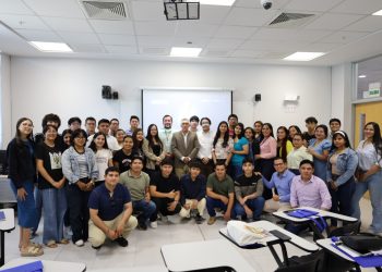 Gerente regional del BCP y estudiantes de la UTP analizan la realidad socio económica de Loreto