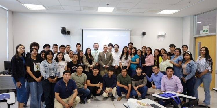 Gerente regional del BCP y estudiantes de la UTP analizan la realidad socio económica de Loreto