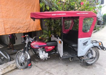 Delincuentes intentan robar mototaxi de la vereda de una vivienda