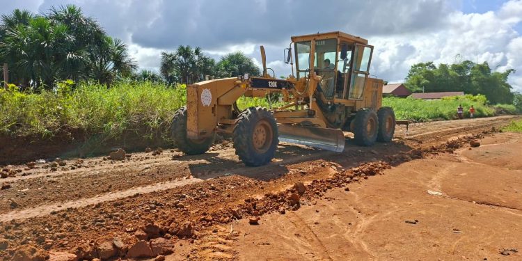 Datem cumple compromisos viales vecinales