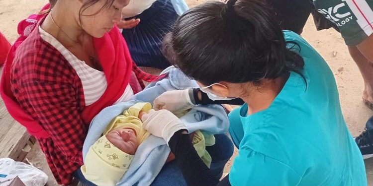 Brigadas inmunizan contra el sarampión a niños en Datem del Marañón