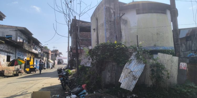 Vecinos denuncian que reservorio abandonado se convirtió en guarida de delincuentes
