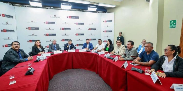 Establecen subsidio temporal de S/4 por galón de combustible para conductores de mototaxis que operan en Loreto, Ucayali y Madre de Dios