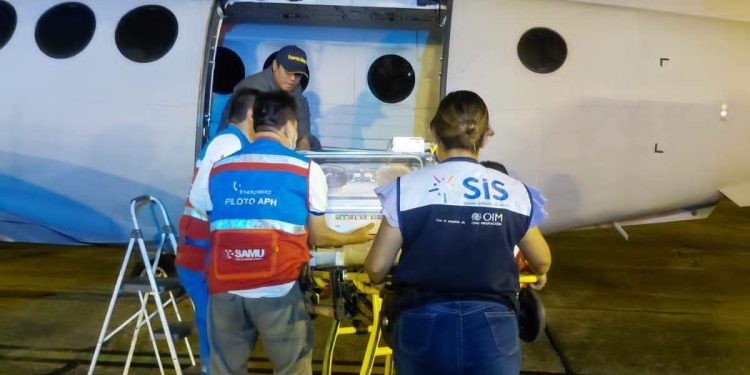 Hospital Apoyo Iquitos concreta evacuación en ambulancia aérea para bebé de 10 días de nacido por cardiopatía