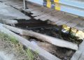 Denuncian que presuntos invasores destruyen estructura del puente Laguna Azul