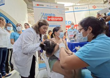 Presidenta ejecutiva de EsSalud, Zulema Tomas, refuerza vacunación contra el sarampión en Loreto ante baja cobertura infantil