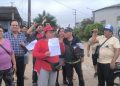 Moradores de cinco asentamientos humanos exigen al alcalde firmar convenio para obra de alcantarillado